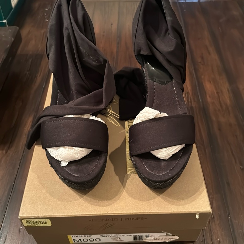 Donald Pliner Size 9 Black Crepe Elastic Ankle Tie Espadrille